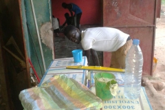 Er wordt druk gewerkt aan het leggen van de plavuizen