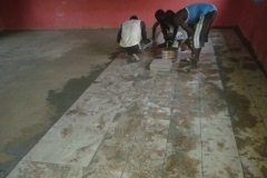 Er wordt druk gewerkt aan het leggen van de plavuizen