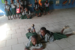 Wat zijn de plavuizen mooi geworden in de lokalen