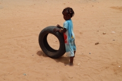 spelen met een autoband