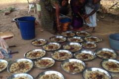 Van de bijdrage voor het Kerstfeest werd er ook ander eten voorzien.