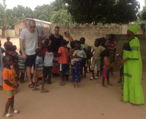 Aankomst bij Lamin Medina Nursery School