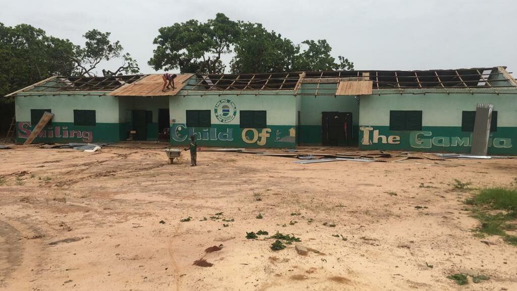 Een nieuw dak voor Smiling Child Kleuterschool in The Gambia